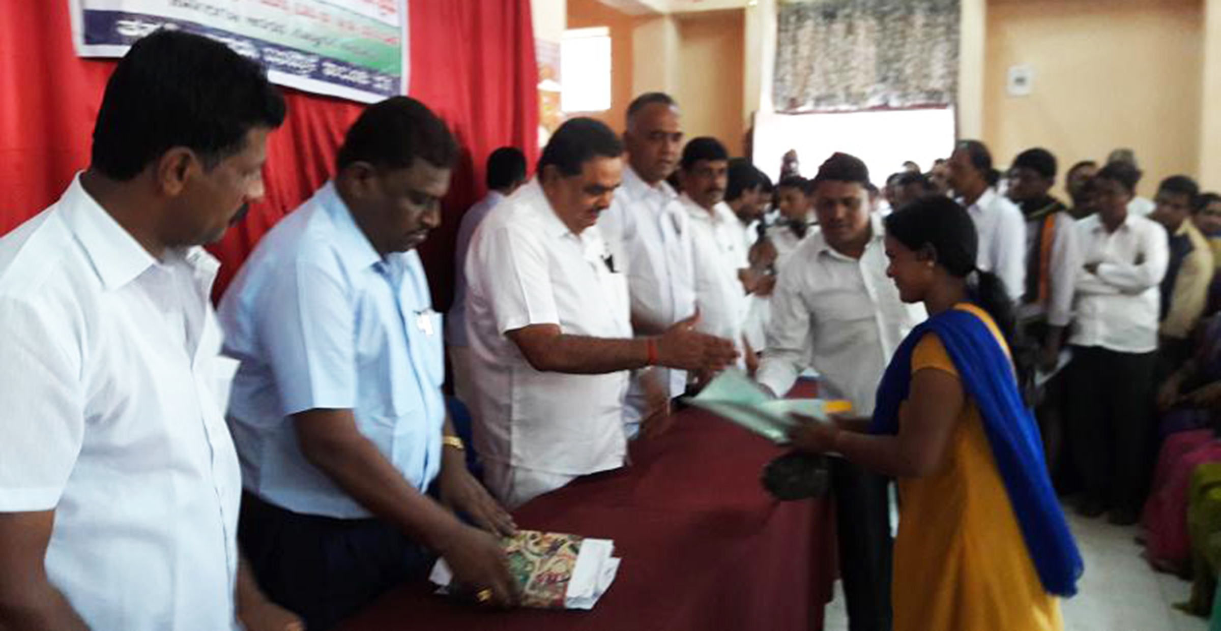 ಬಂಟ್ವಾಳ: ಫಲಾನುಭವಿಗಳಿಗೆ ಹಕ್ಕುಪತ್ರಗಳ ವಿತರಣೆ